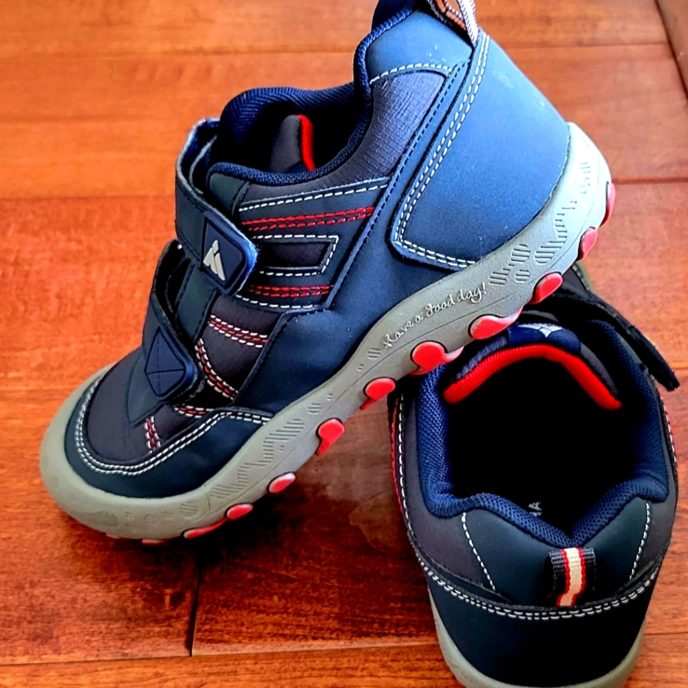 Boys Mishansha Hiking Shoes Like New